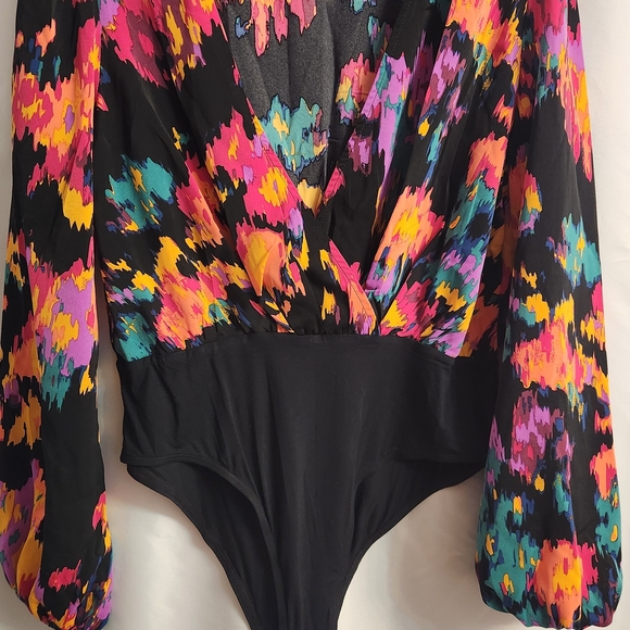 SHEIN Colorful Abstract Blouses - Picture 2 of 3